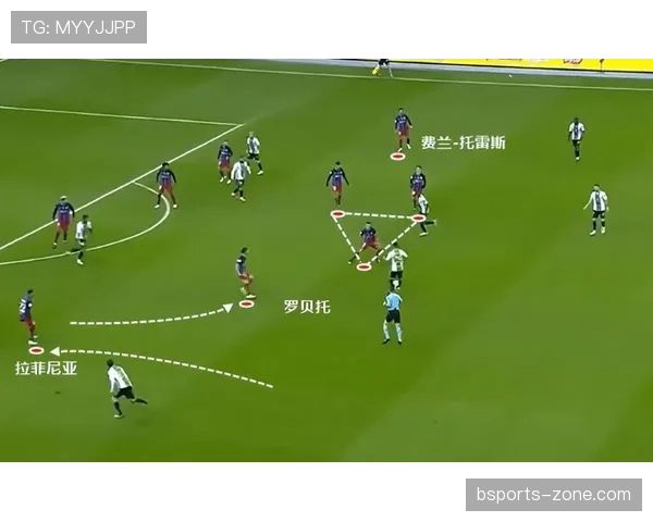 德容与布斯克茨后腰位置理解及战术执行差异分析
