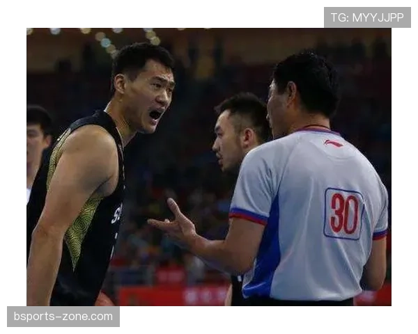 压人犯规判罚细节解析：裁判如何判定身体接触越界？