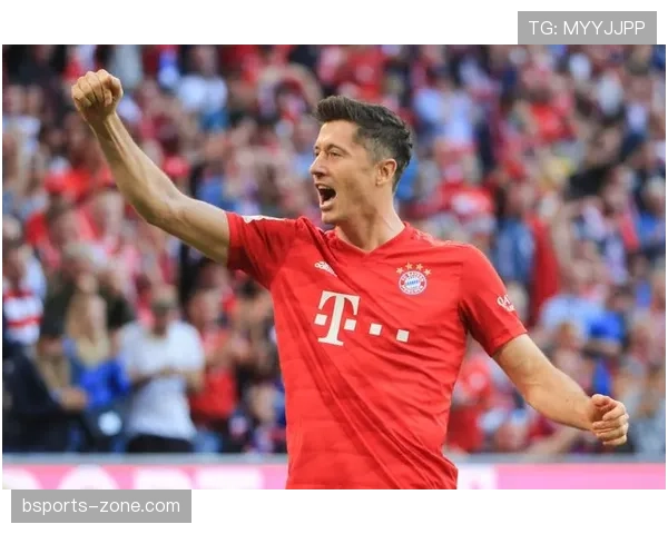 莱万 vs 克洛泽：顶级中锋的进球效率与战术角色对比